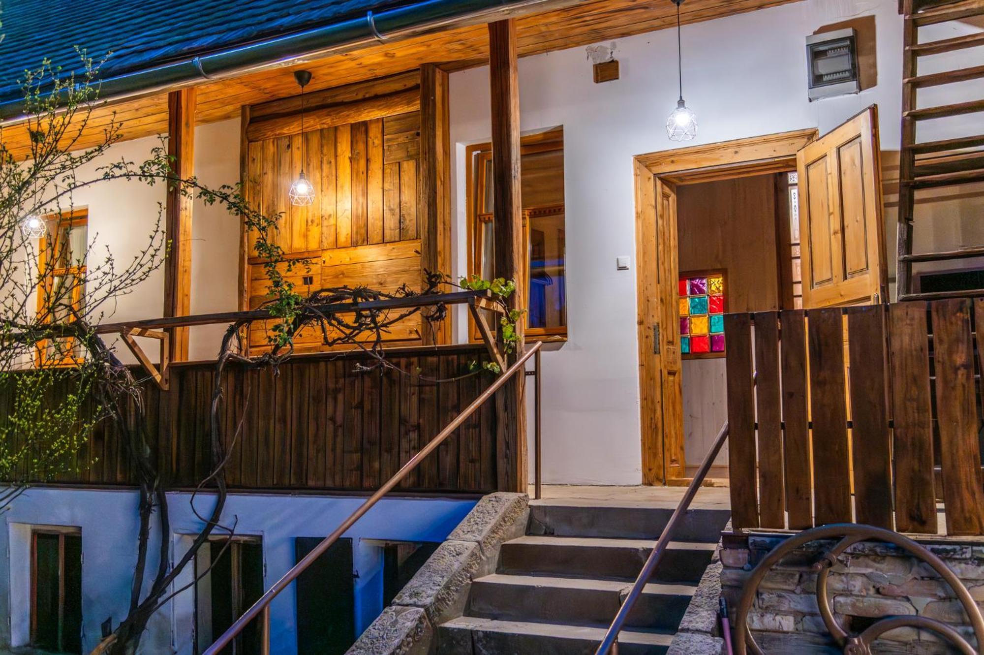 Minifaktura Loft Apartman & Reggelizo Es Etelbar Szokolya Ngoại thất bức ảnh